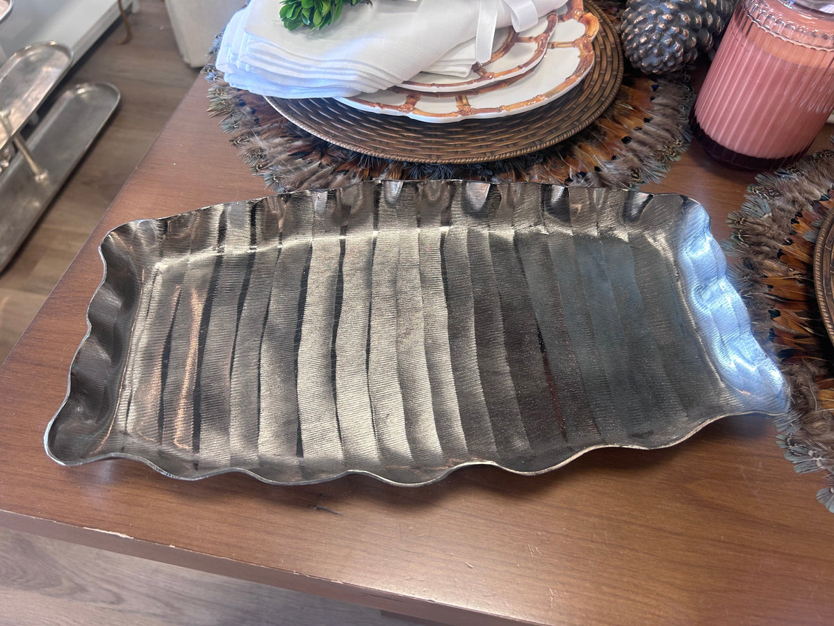 Decorative Aluminum Scalloped Tray with Debossed Lines