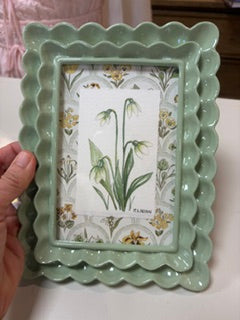 MGH Beaded/Wavy Frame